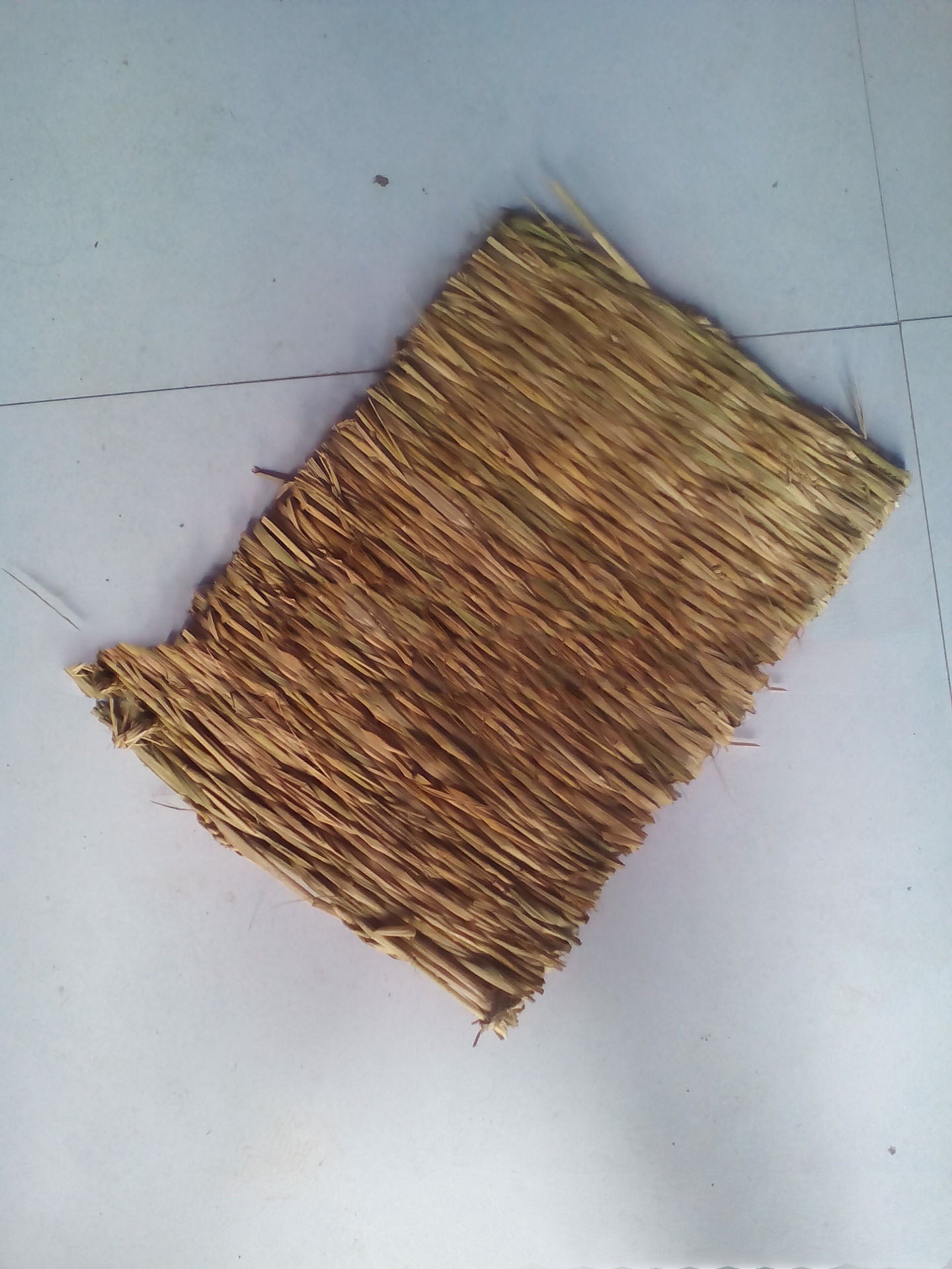 Natural Straw Mat for Pets - Hand-Woven Bedding Pad